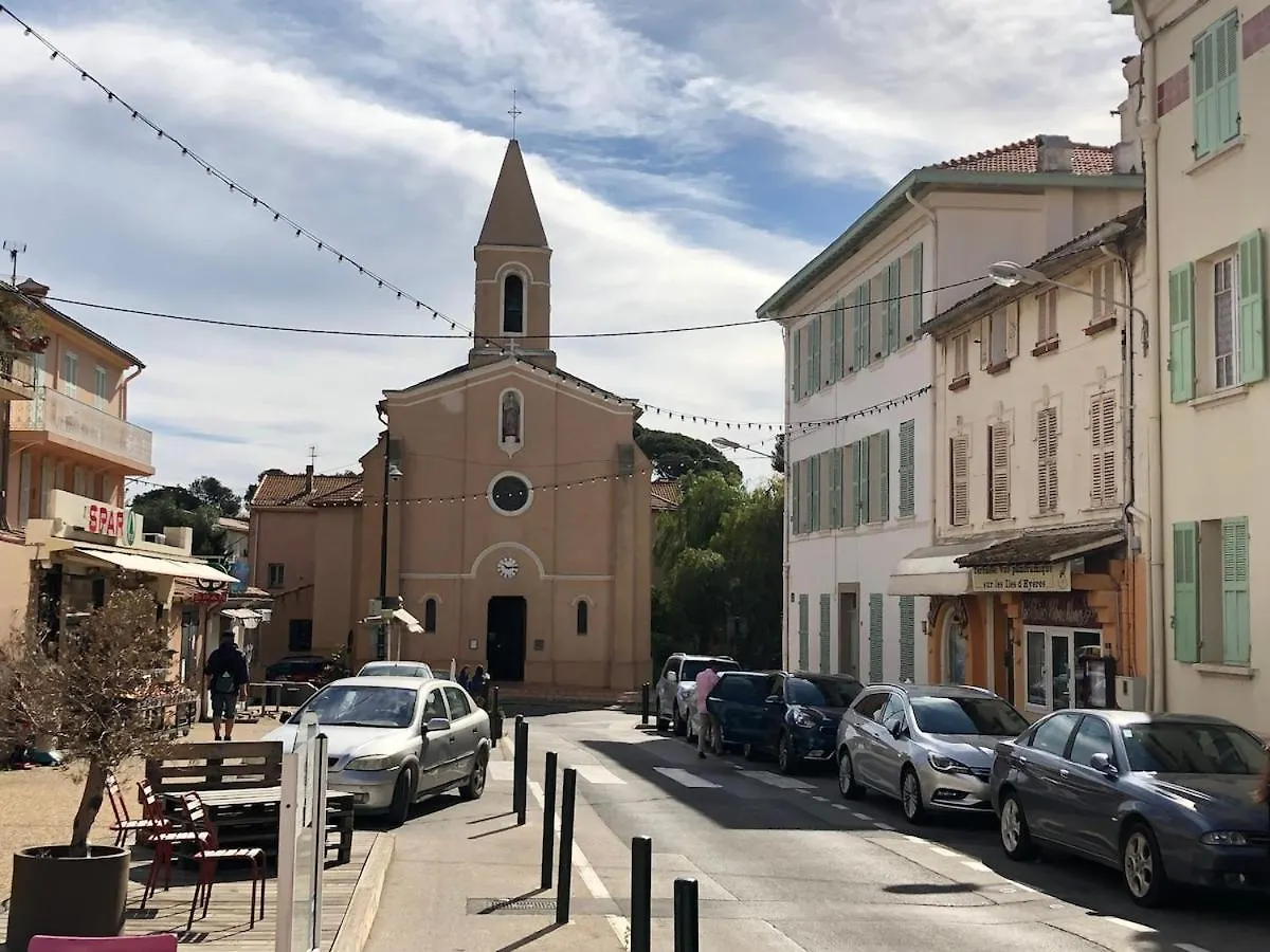 Between Land And Sea Hyeres